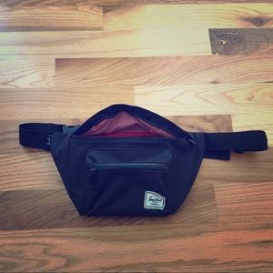 Herschel Seventeen Fanny Pack Black
